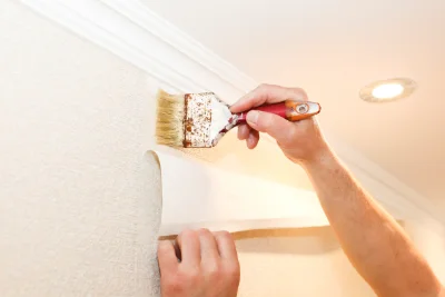 Pose de papier peint à Sigogne — revêtements muraux et toiles de verre